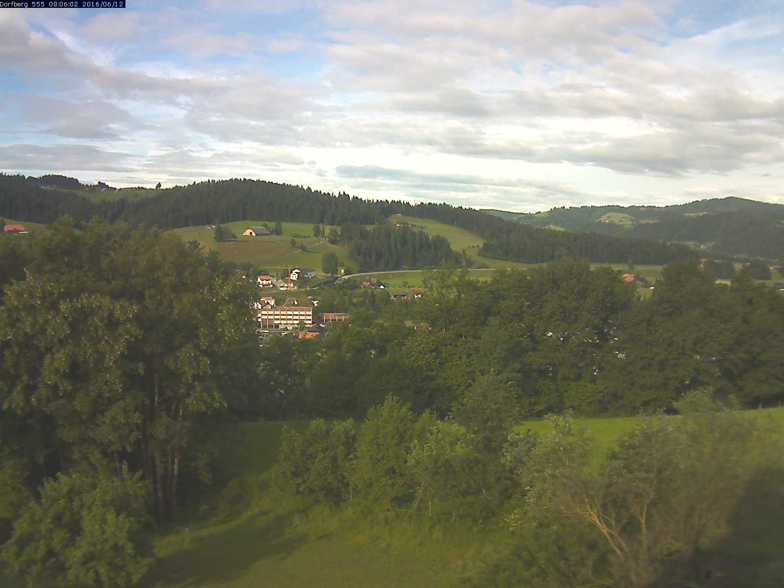 Webcam-Bild: Aussicht vom Dorfberg in Langnau 20160612-080601