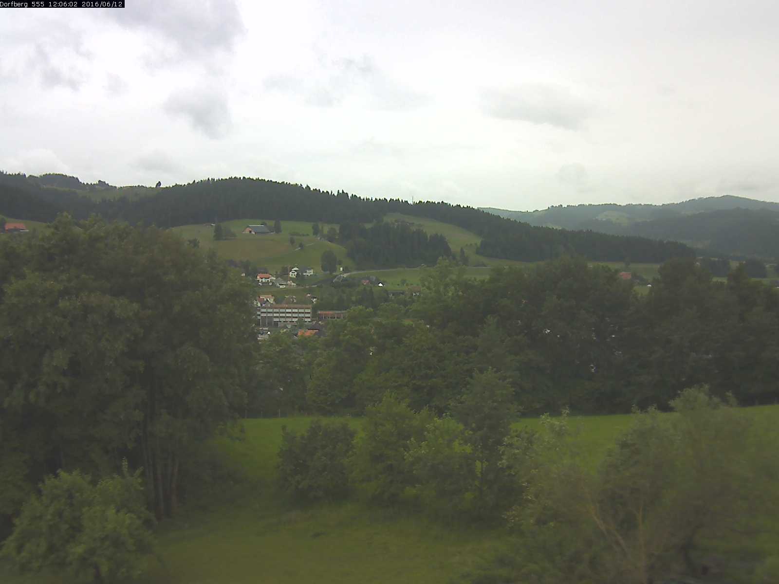 Webcam-Bild: Aussicht vom Dorfberg in Langnau 20160612-120601