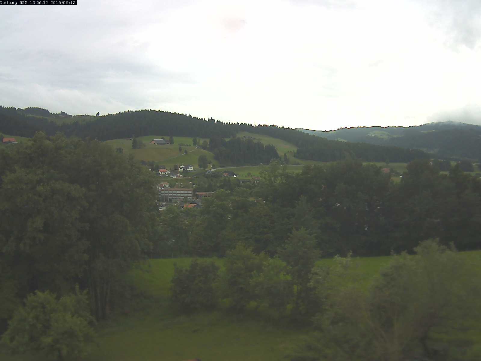 Webcam-Bild: Aussicht vom Dorfberg in Langnau 20160612-190601