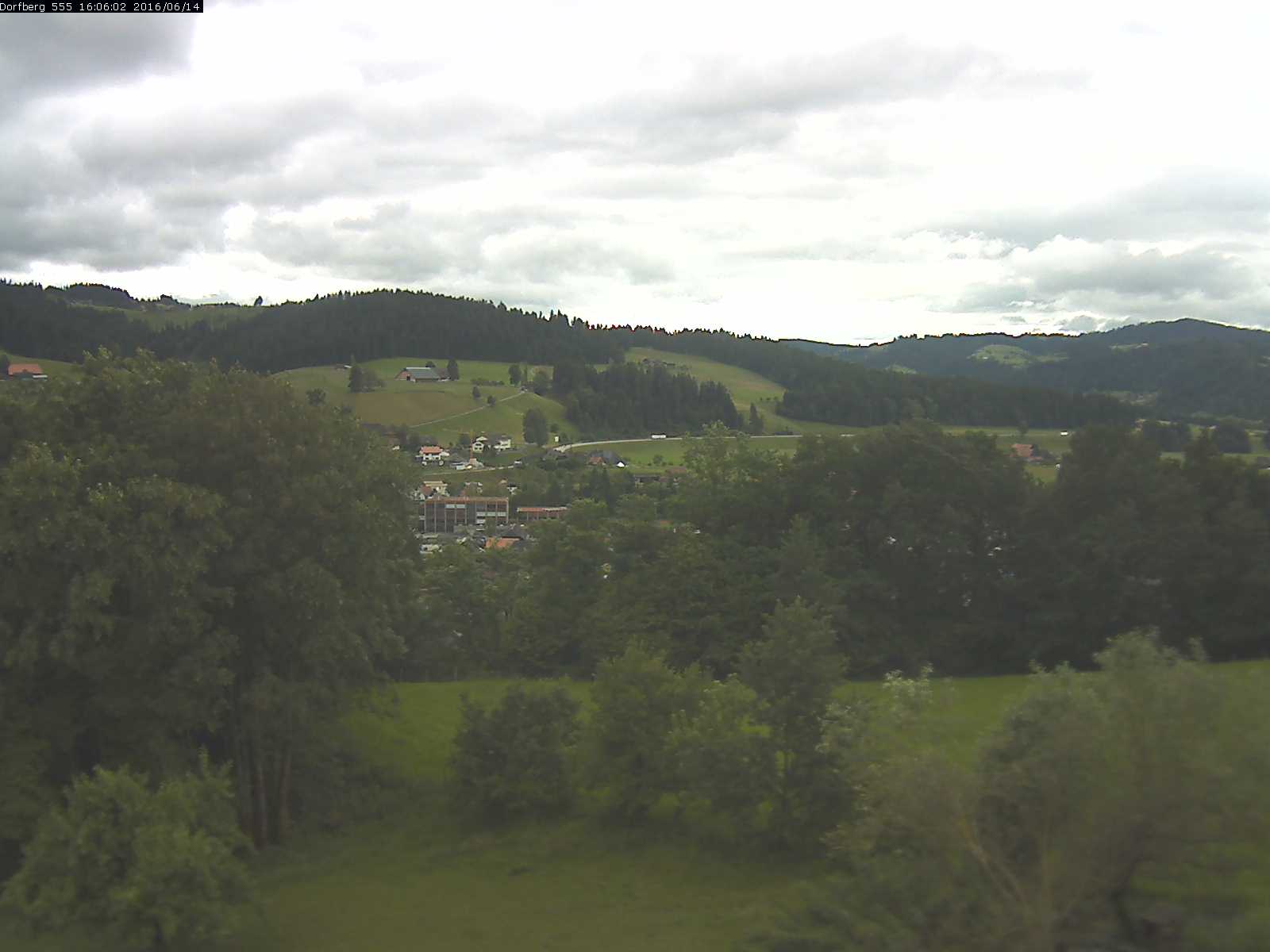 Webcam-Bild: Aussicht vom Dorfberg in Langnau 20160614-160601
