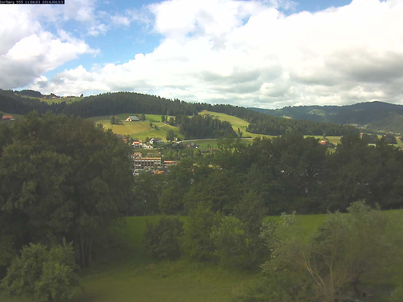 Webcam-Bild: Aussicht vom Dorfberg in Langnau 20160615-110601