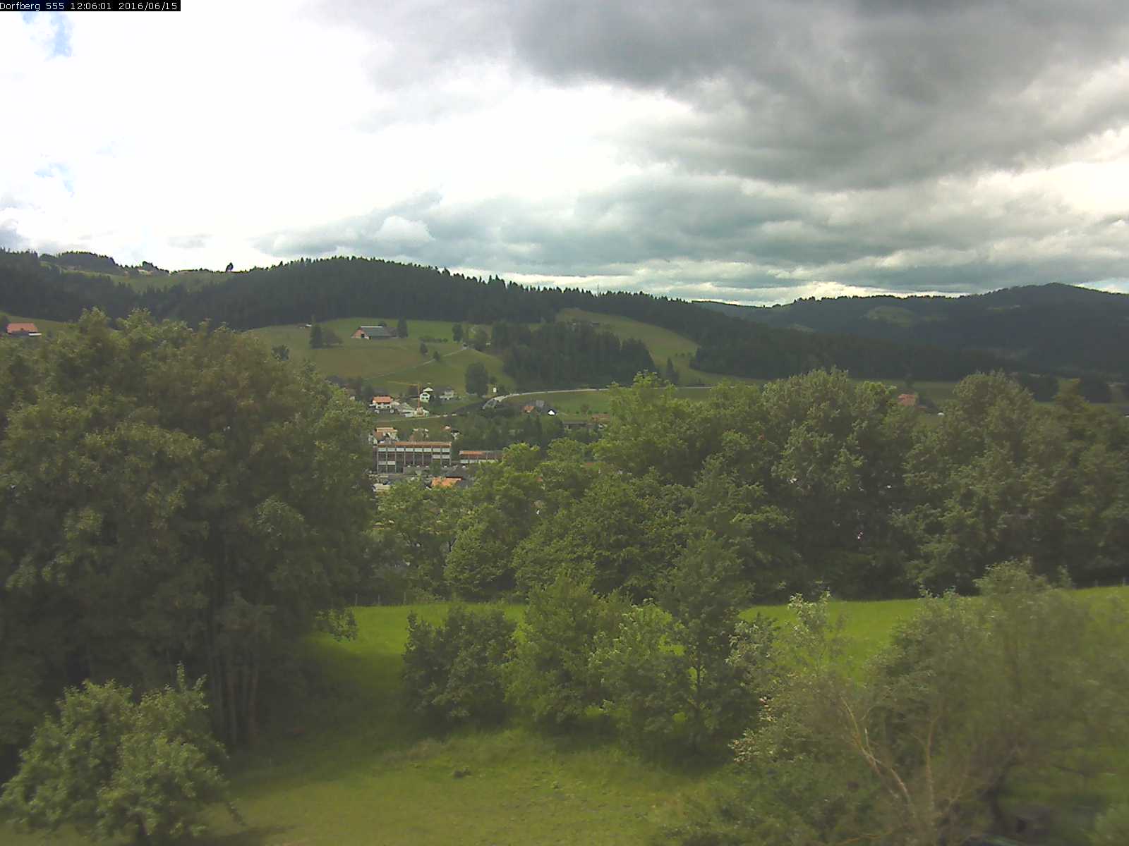 Webcam-Bild: Aussicht vom Dorfberg in Langnau 20160615-120601