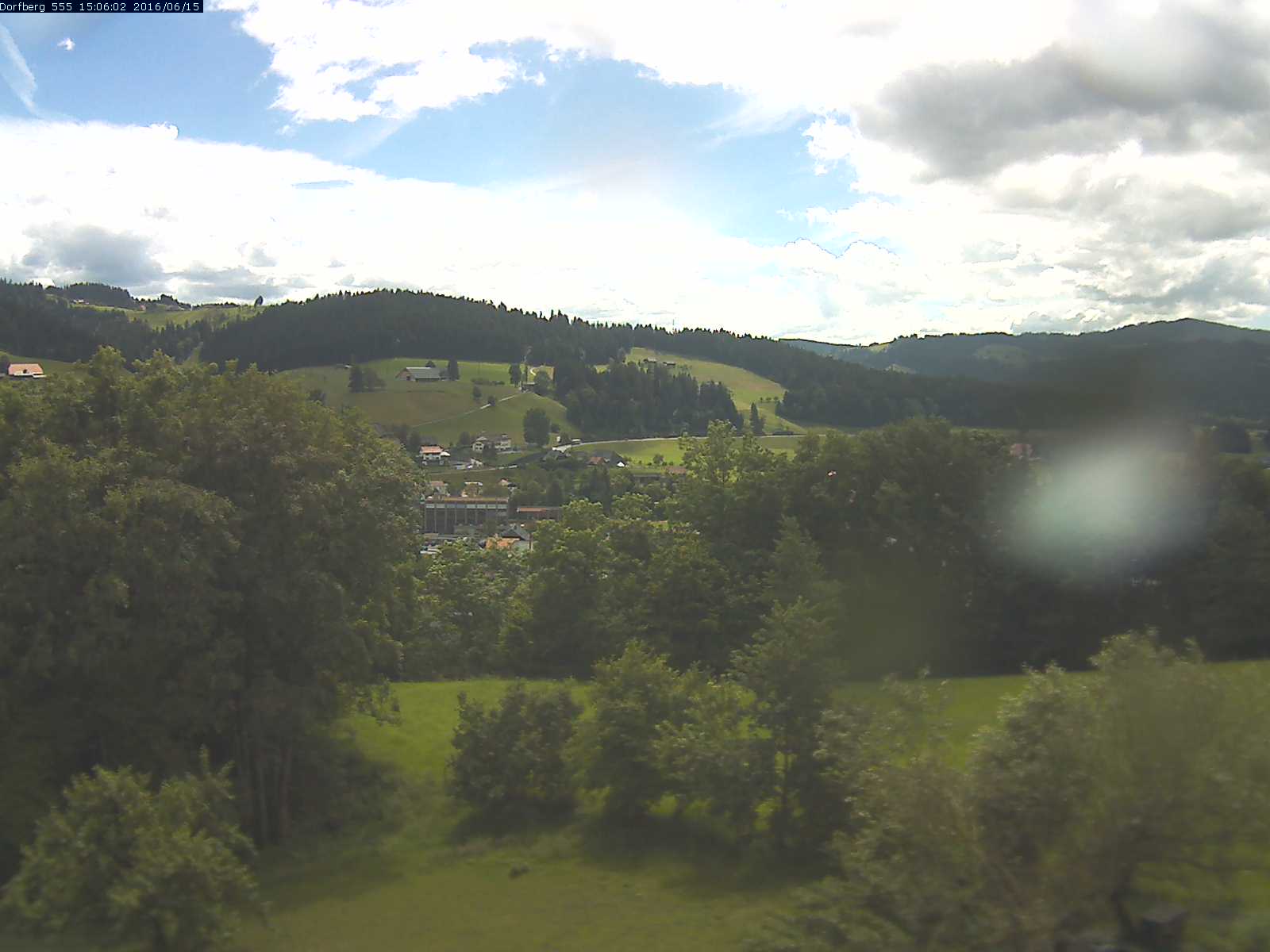 Webcam-Bild: Aussicht vom Dorfberg in Langnau 20160615-150601