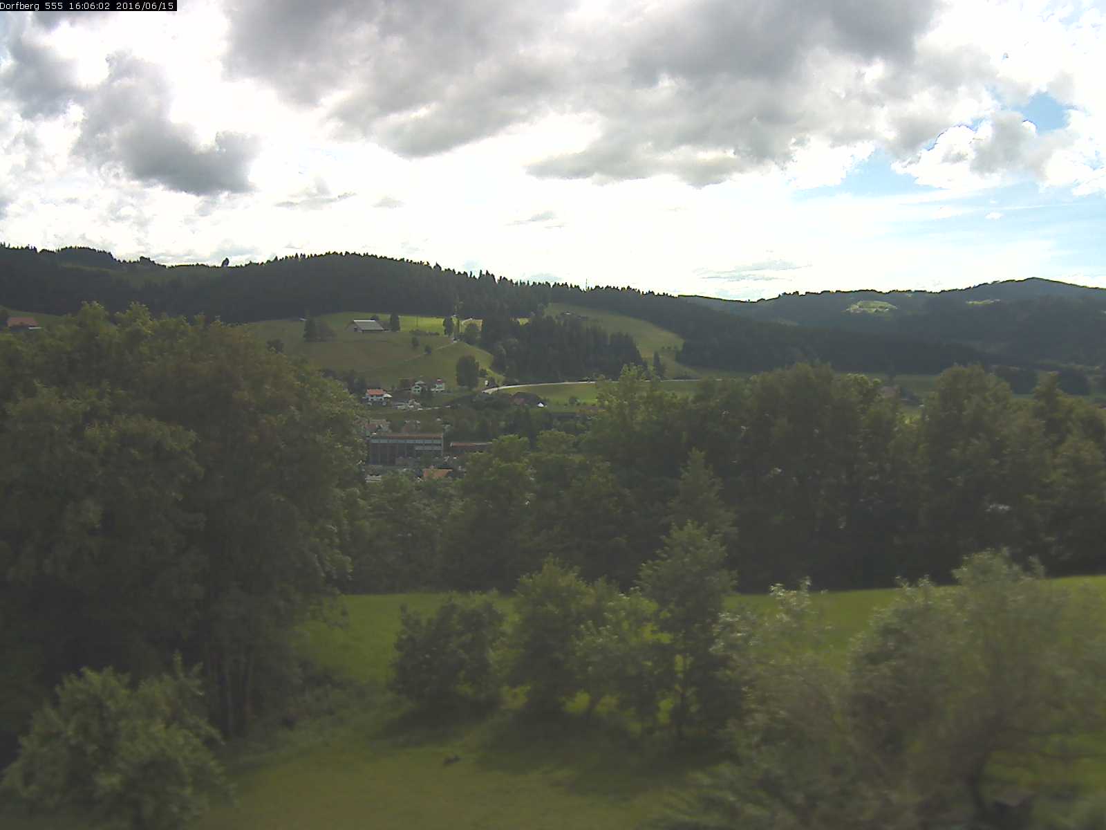 Webcam-Bild: Aussicht vom Dorfberg in Langnau 20160615-160601