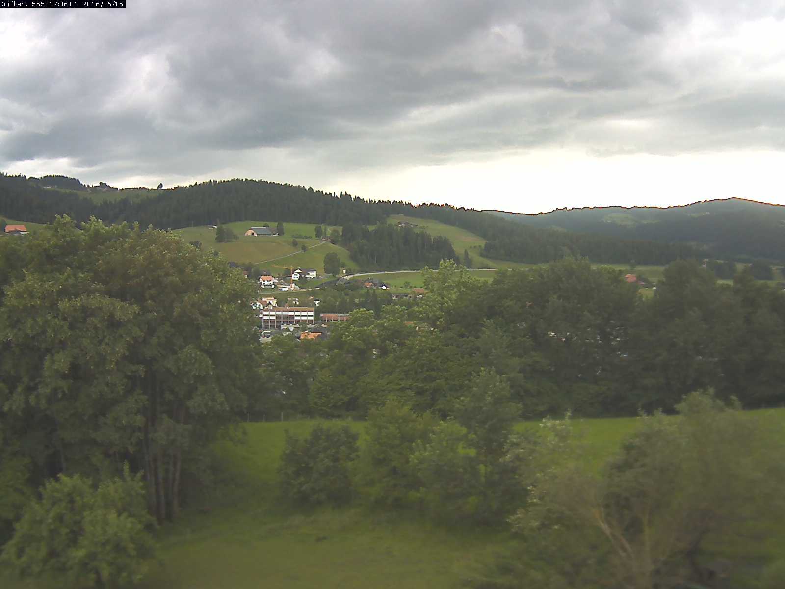 Webcam-Bild: Aussicht vom Dorfberg in Langnau 20160615-170601