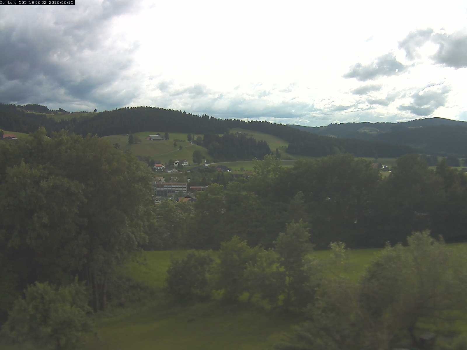 Webcam-Bild: Aussicht vom Dorfberg in Langnau 20160615-180601