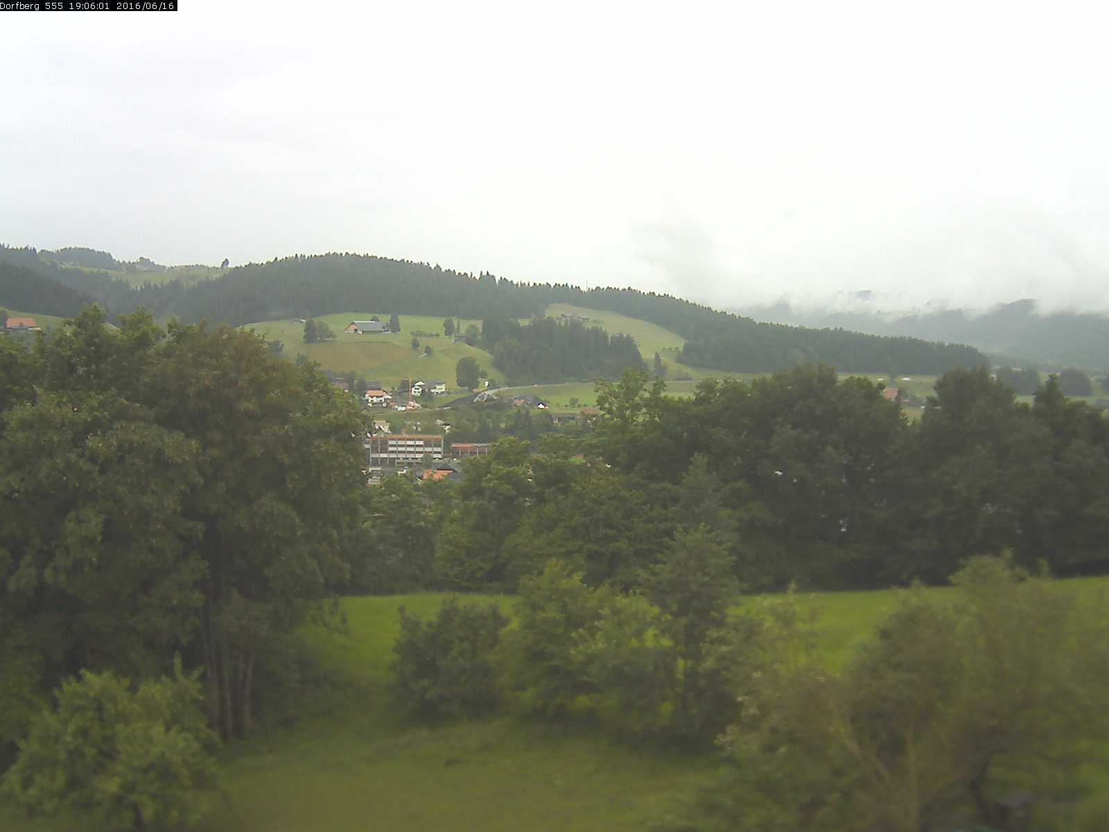 Webcam-Bild: Aussicht vom Dorfberg in Langnau 20160616-190601