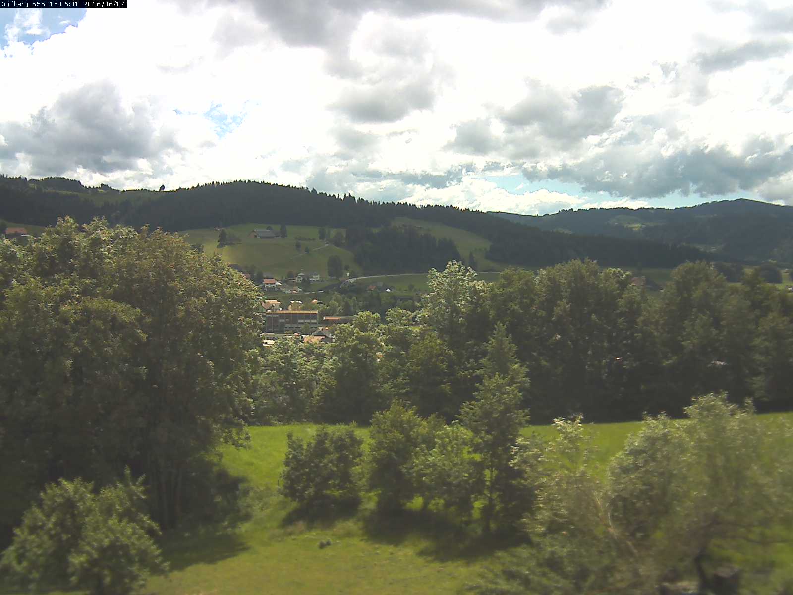 Webcam-Bild: Aussicht vom Dorfberg in Langnau 20160617-150601