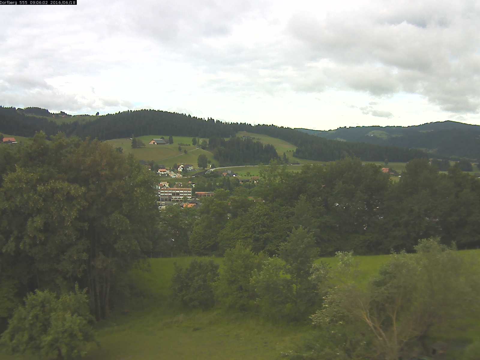 Webcam-Bild: Aussicht vom Dorfberg in Langnau 20160618-090601