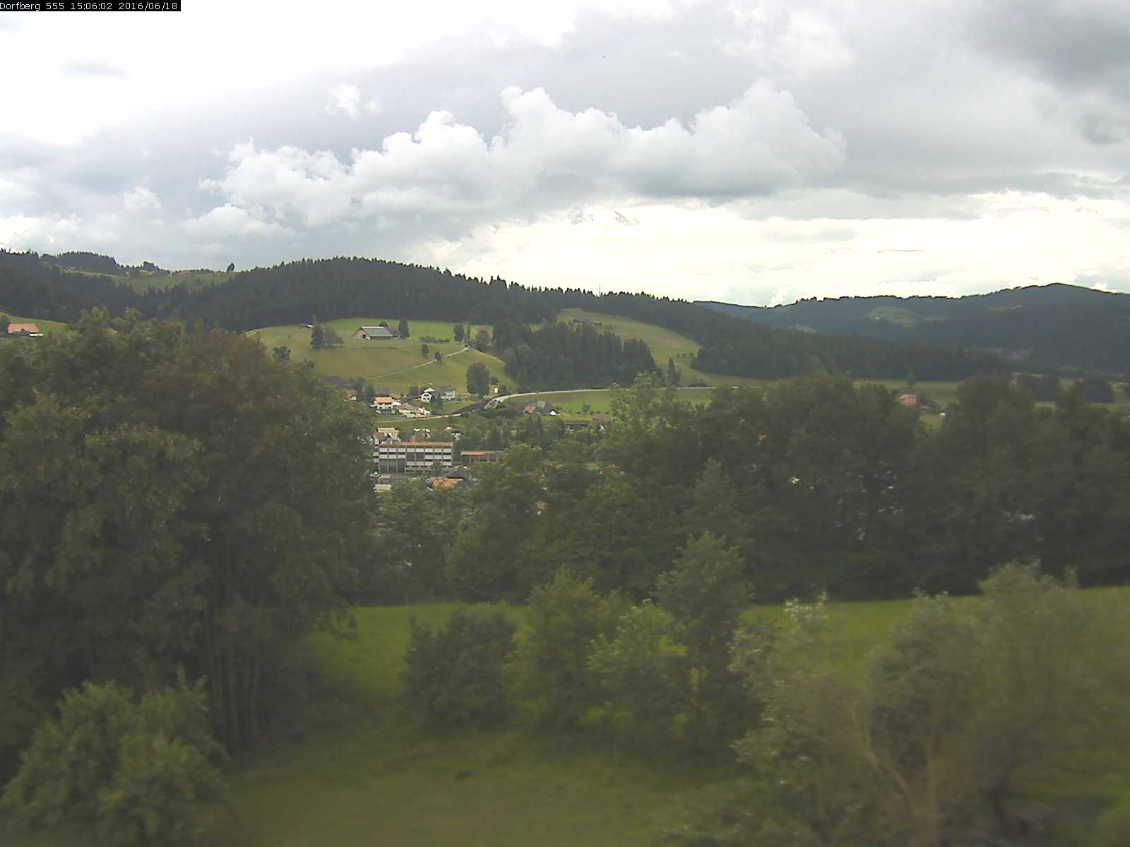 Webcam-Bild: Aussicht vom Dorfberg in Langnau 20160618-150601