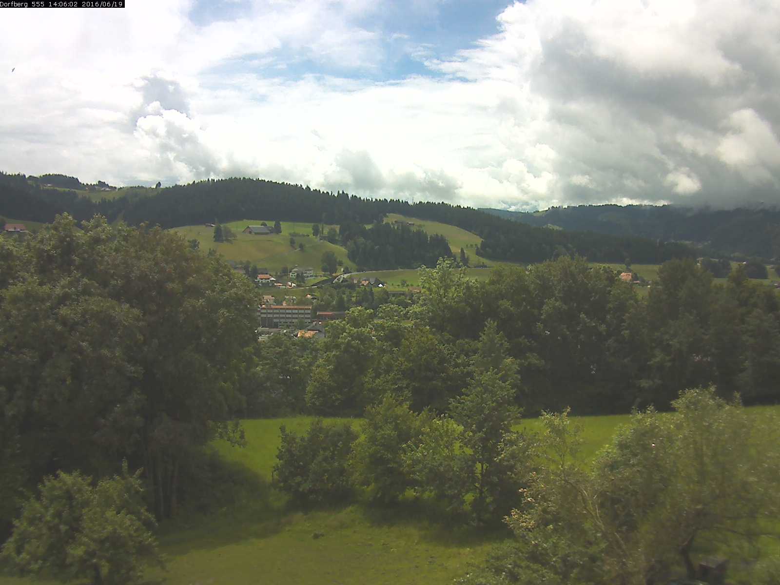 Webcam-Bild: Aussicht vom Dorfberg in Langnau 20160619-140601