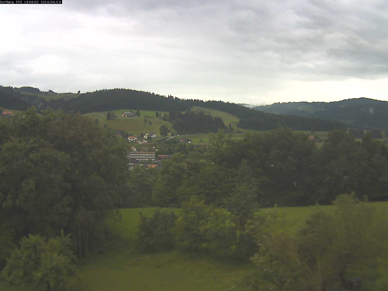 Webcam-Bild: Aussicht vom Dorfberg in Langnau 20160619-180601