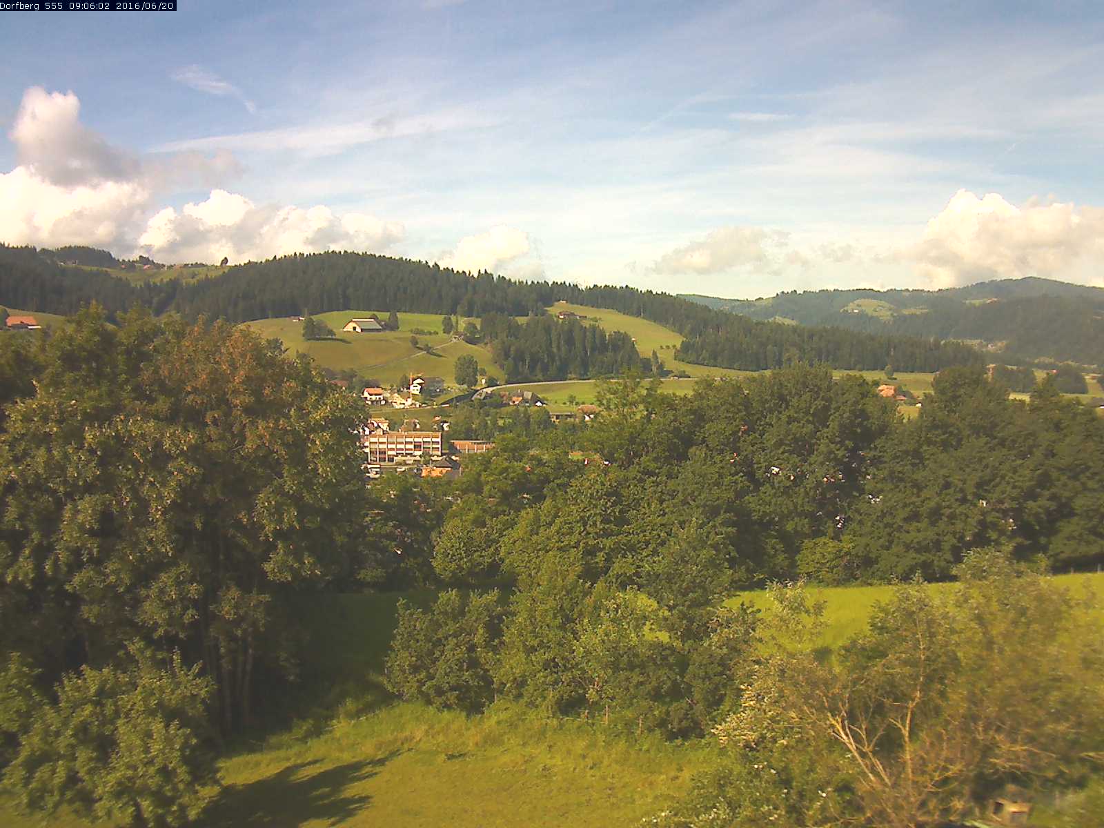 Webcam-Bild: Aussicht vom Dorfberg in Langnau 20160620-090601