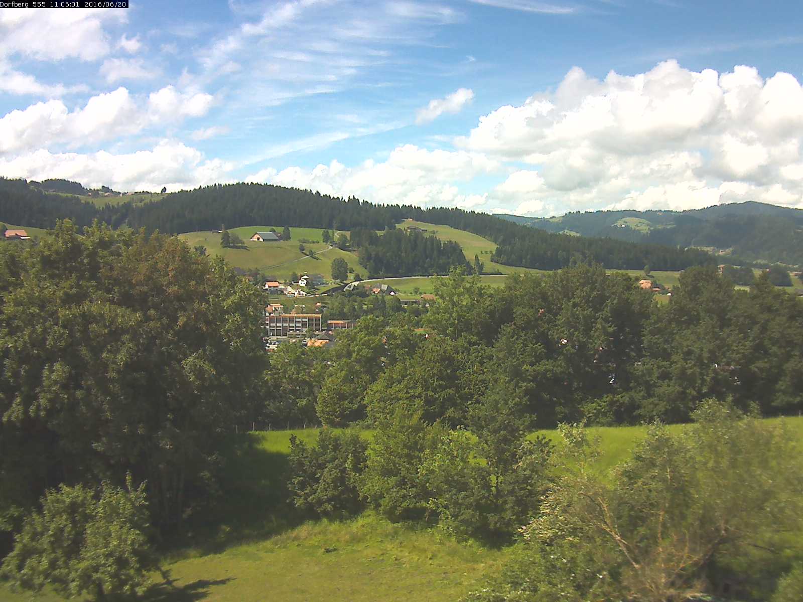 Webcam-Bild: Aussicht vom Dorfberg in Langnau 20160620-110601