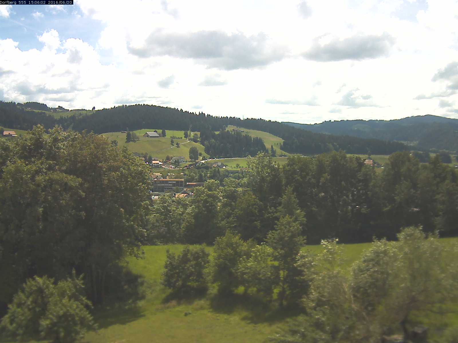 Webcam-Bild: Aussicht vom Dorfberg in Langnau 20160620-150601