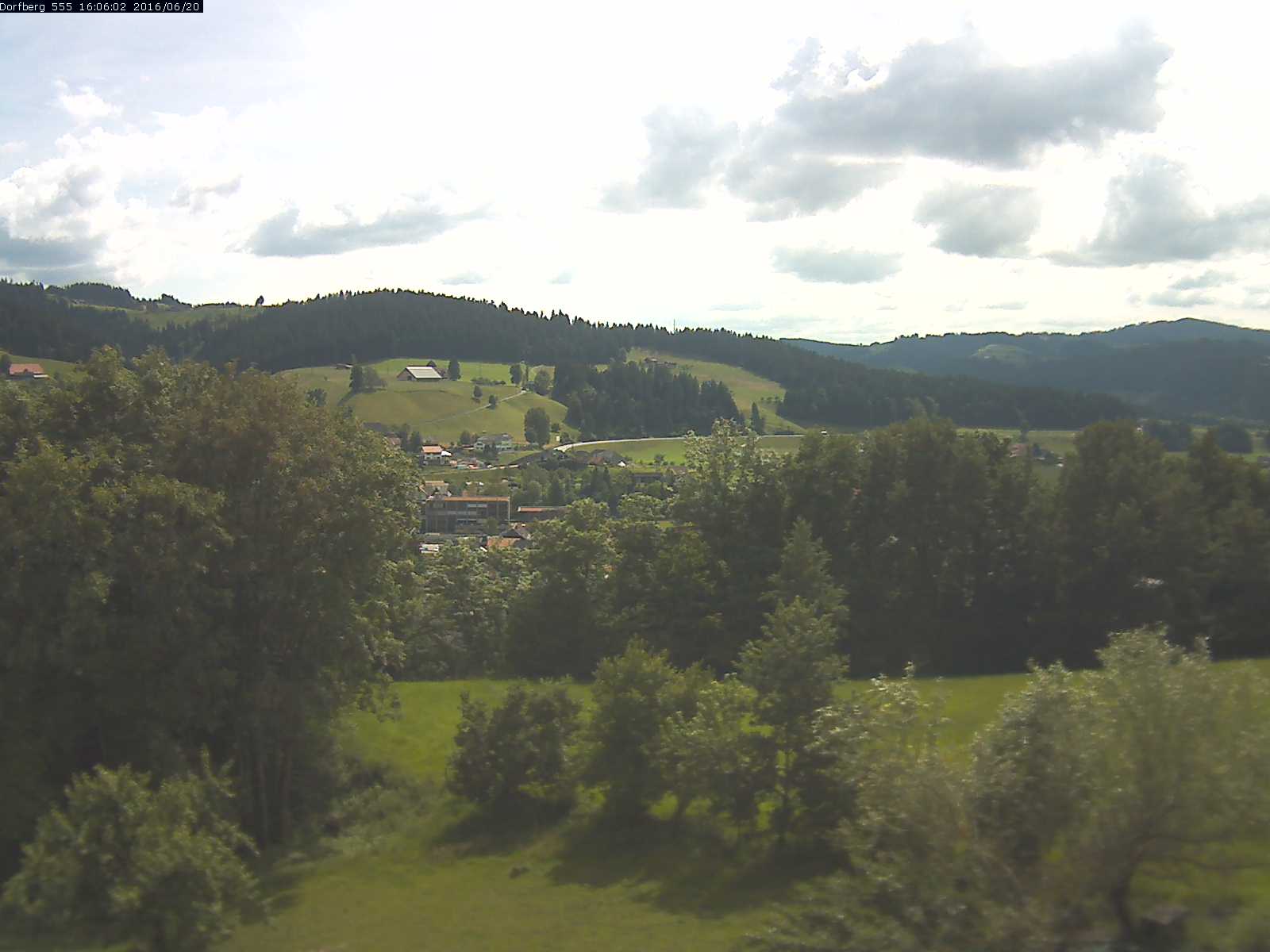 Webcam-Bild: Aussicht vom Dorfberg in Langnau 20160620-160601