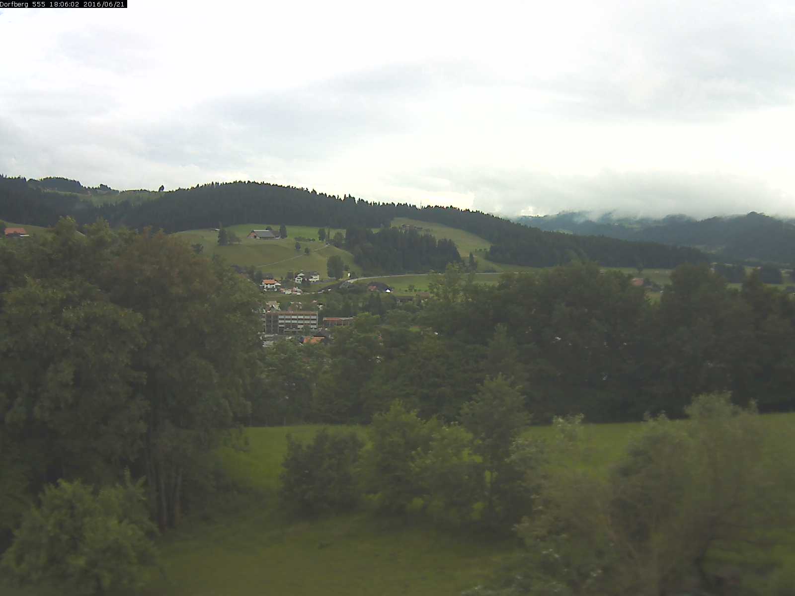 Webcam-Bild: Aussicht vom Dorfberg in Langnau 20160621-180601