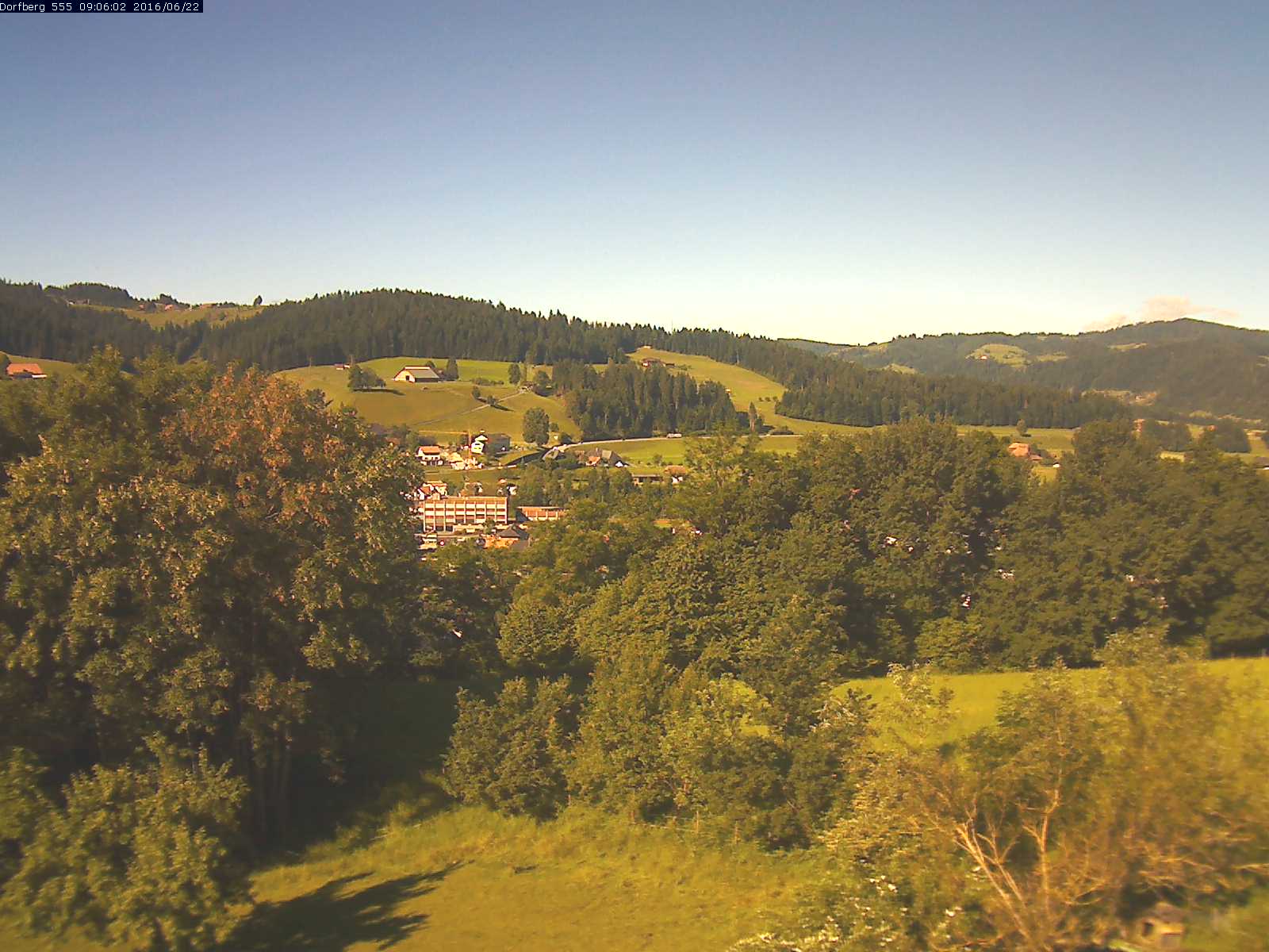 Webcam-Bild: Aussicht vom Dorfberg in Langnau 20160622-090601