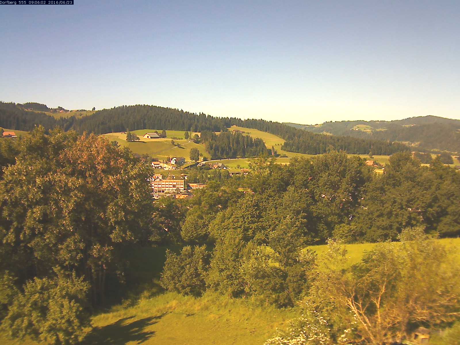 Webcam-Bild: Aussicht vom Dorfberg in Langnau 20160623-090601