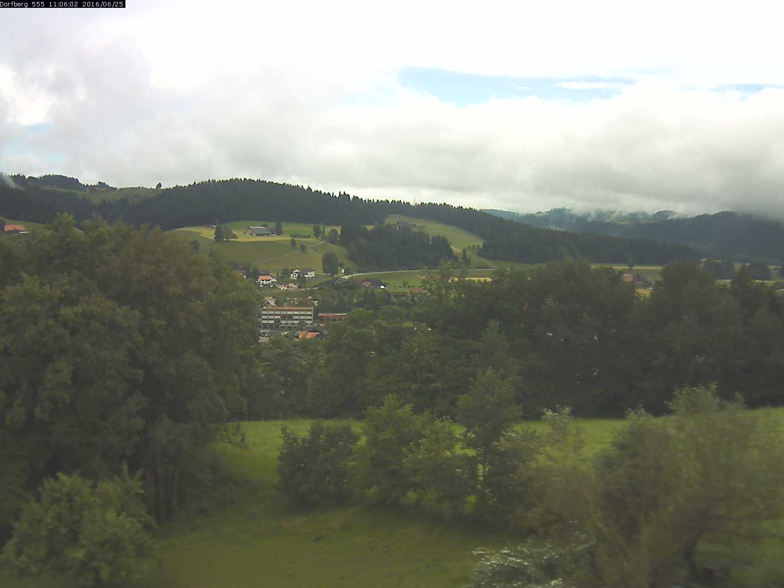 Webcam-Bild: Aussicht vom Dorfberg in Langnau 20160625-110601