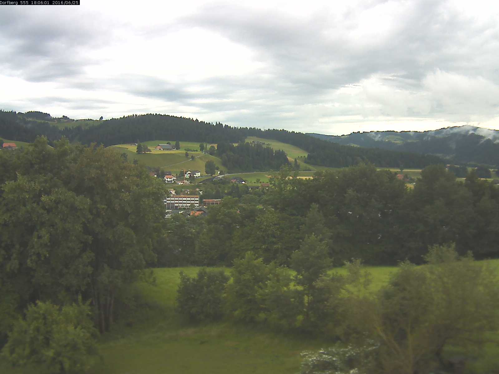 Webcam-Bild: Aussicht vom Dorfberg in Langnau 20160625-180601