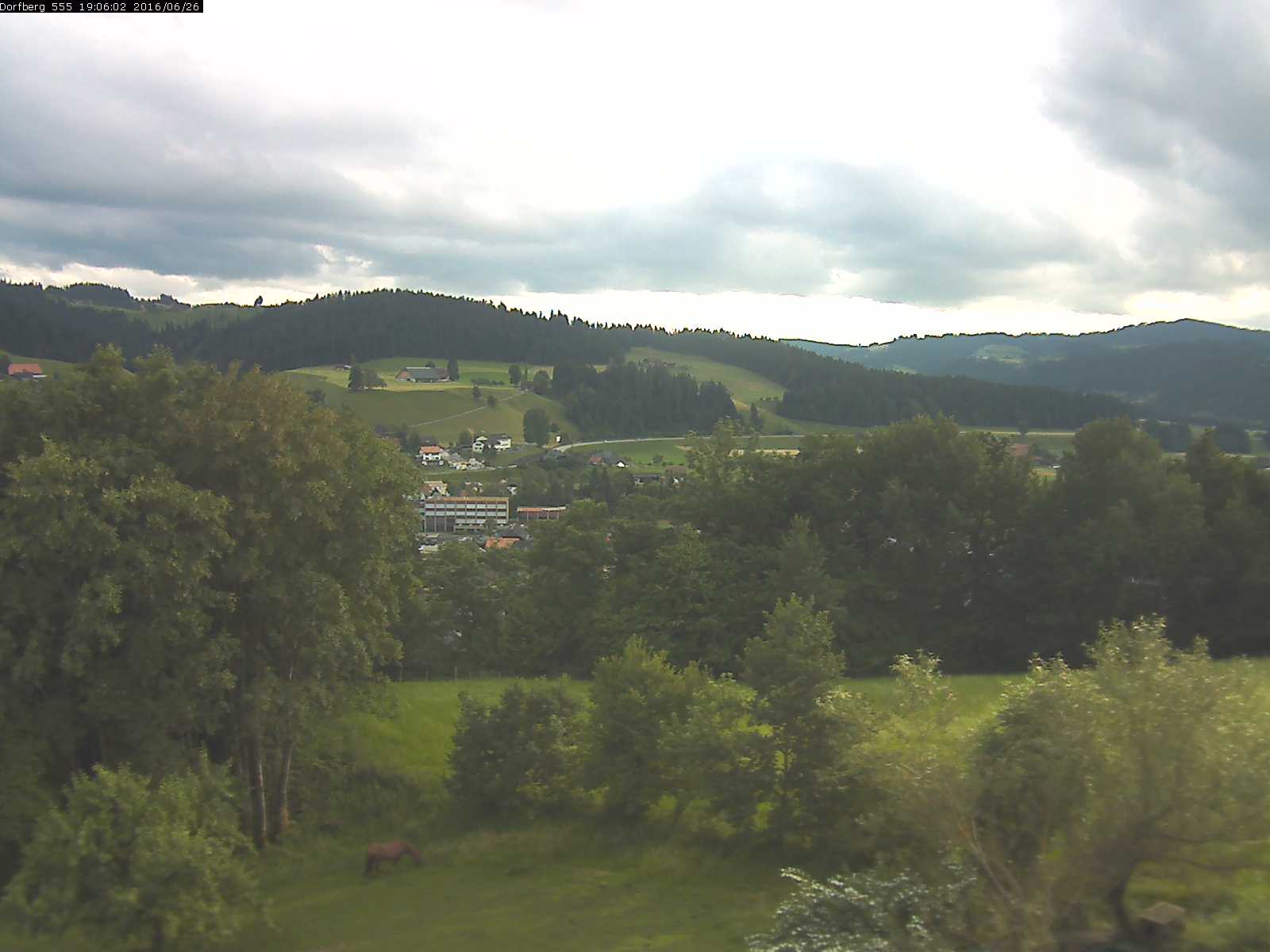 Webcam-Bild: Aussicht vom Dorfberg in Langnau 20160626-190601