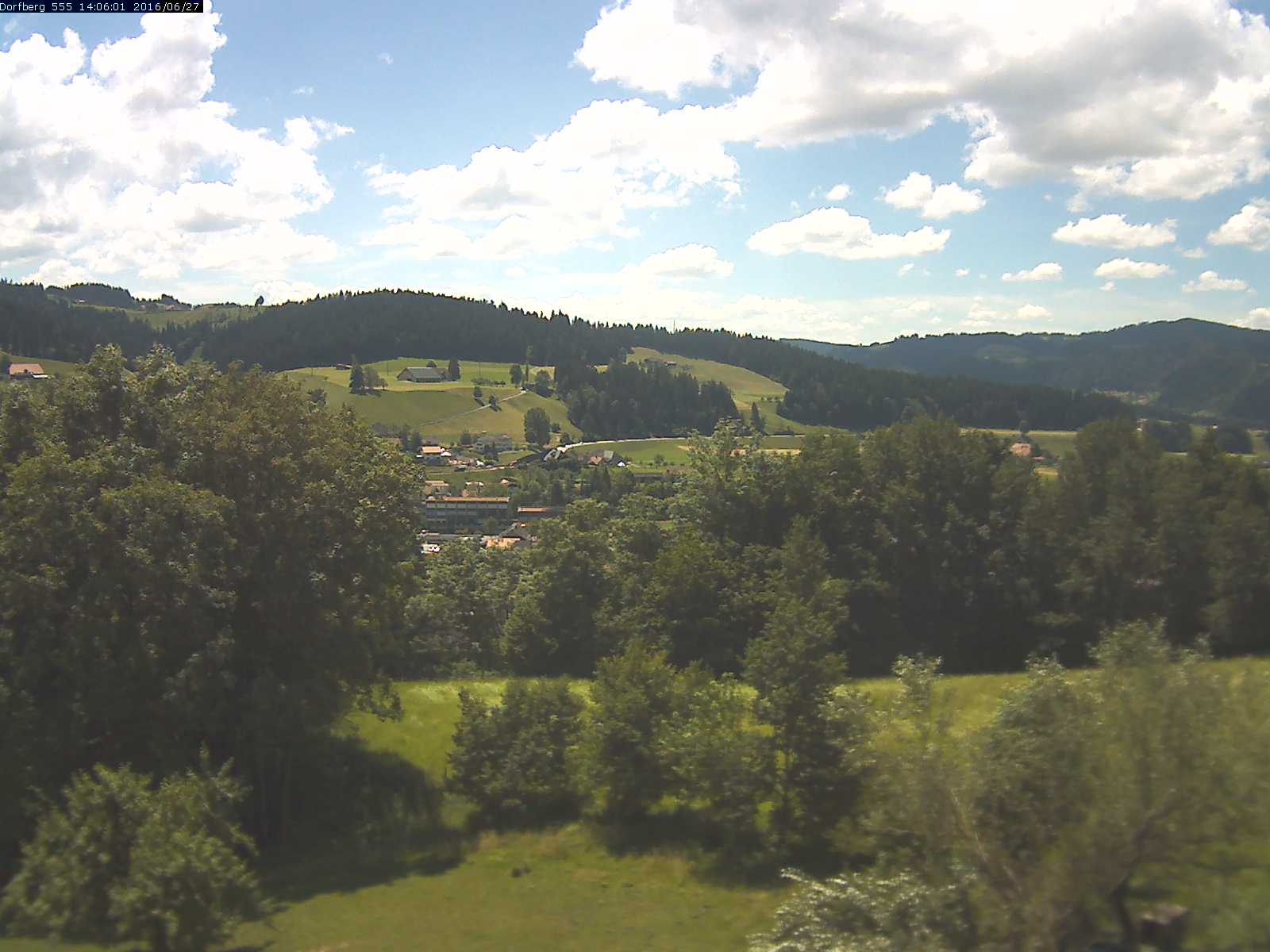Webcam-Bild: Aussicht vom Dorfberg in Langnau 20160627-140601