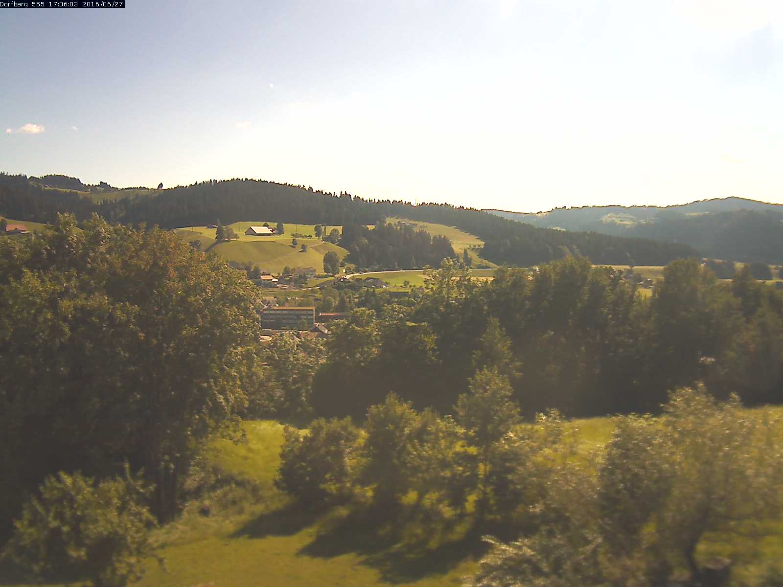 Webcam-Bild: Aussicht vom Dorfberg in Langnau 20160627-170601