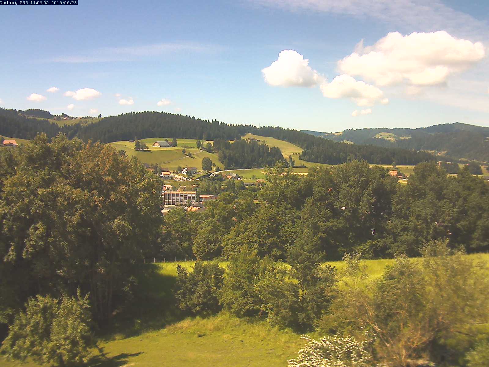 Webcam-Bild: Aussicht vom Dorfberg in Langnau 20160628-110601