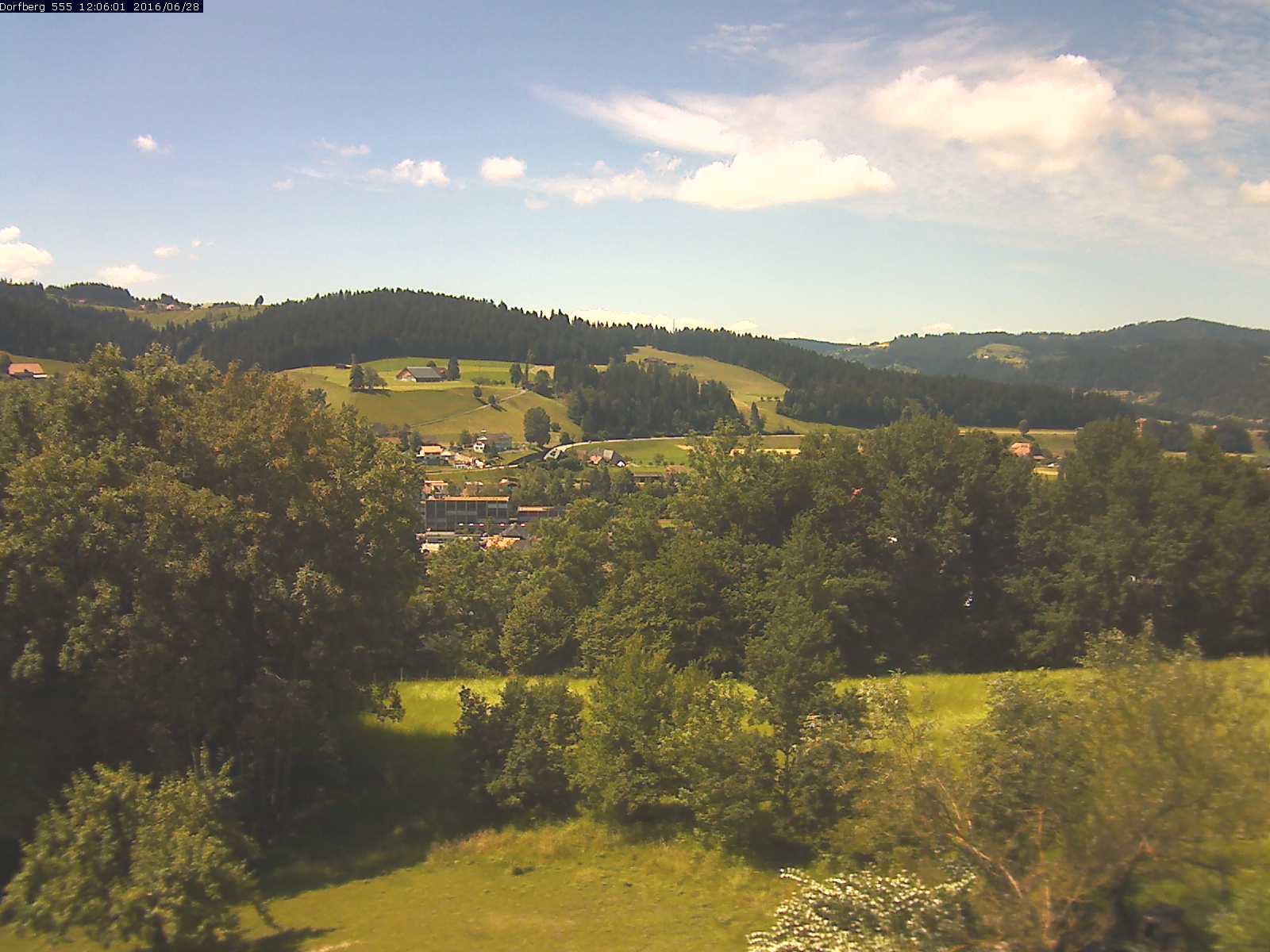 Webcam-Bild: Aussicht vom Dorfberg in Langnau 20160628-120601