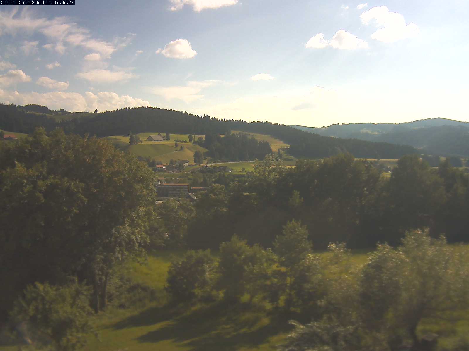 Webcam-Bild: Aussicht vom Dorfberg in Langnau 20160628-180601