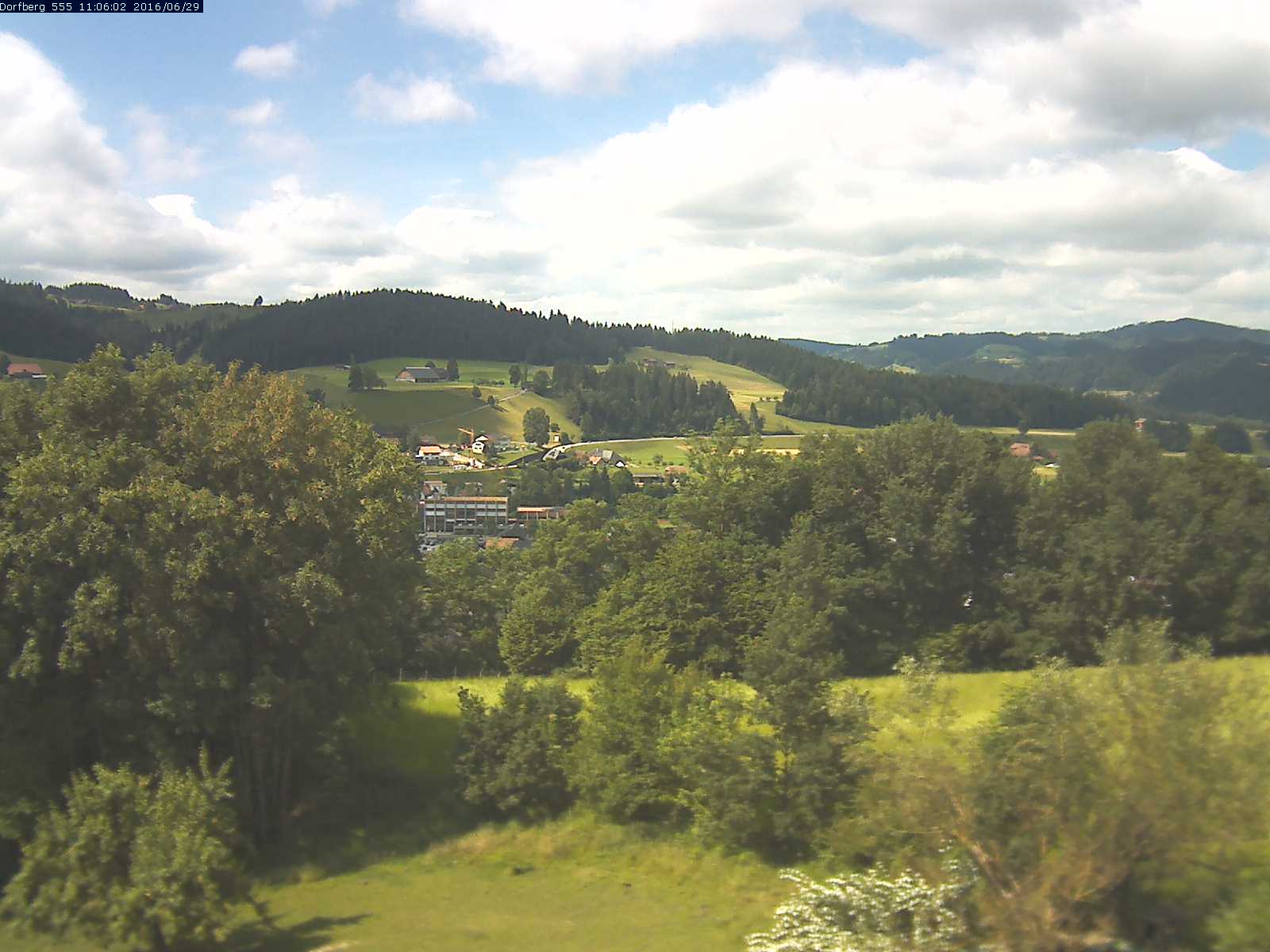 Webcam-Bild: Aussicht vom Dorfberg in Langnau 20160629-110601