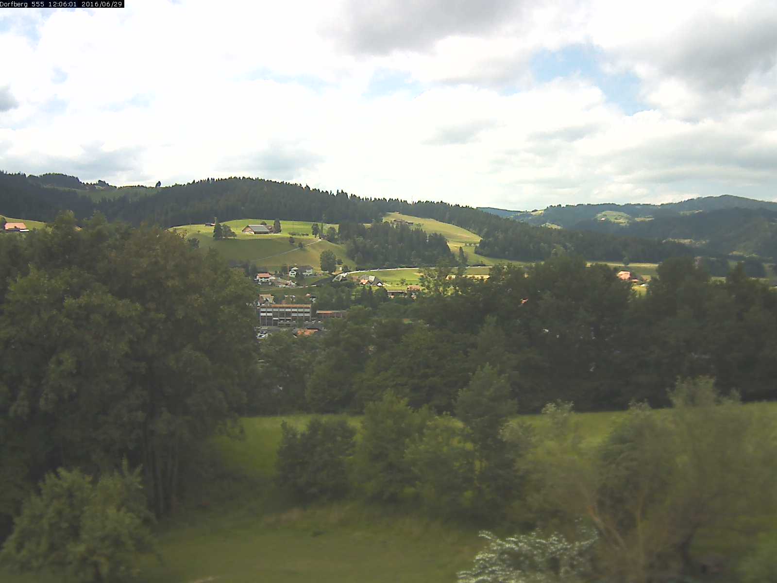 Webcam-Bild: Aussicht vom Dorfberg in Langnau 20160629-120601