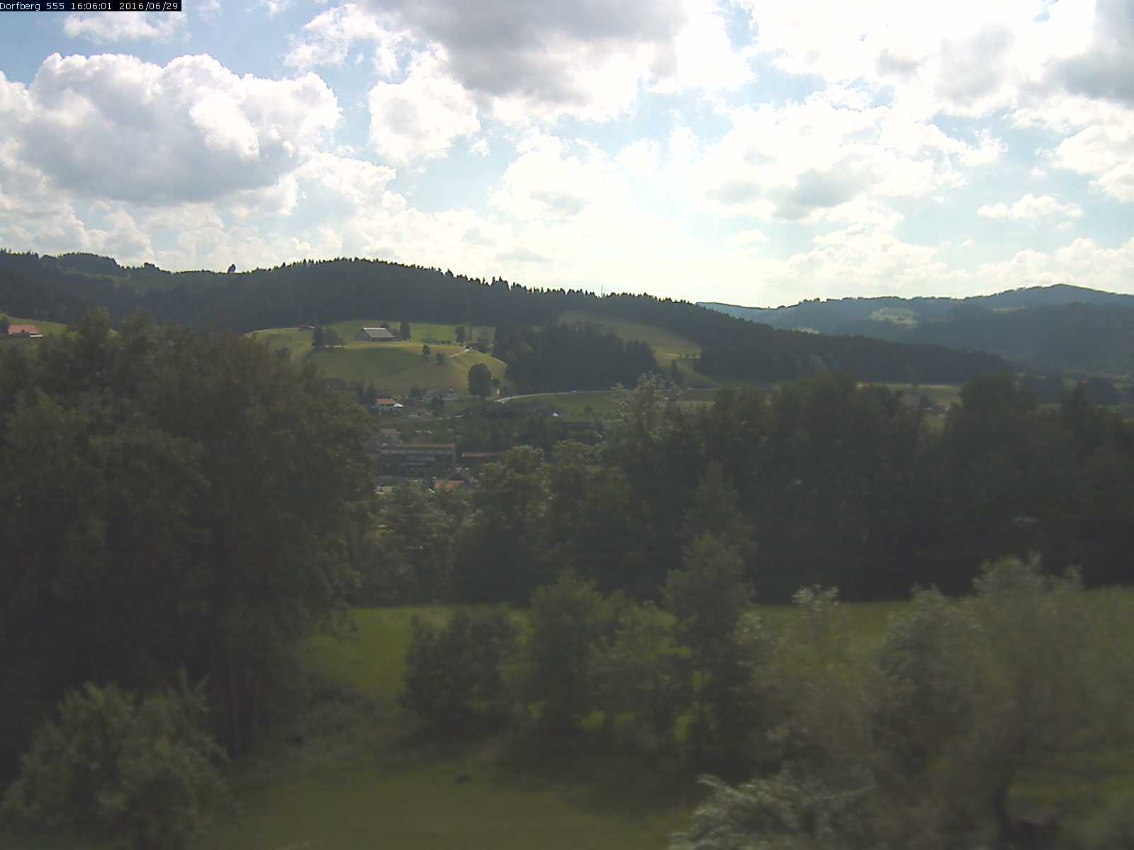 Webcam-Bild: Aussicht vom Dorfberg in Langnau 20160629-160601