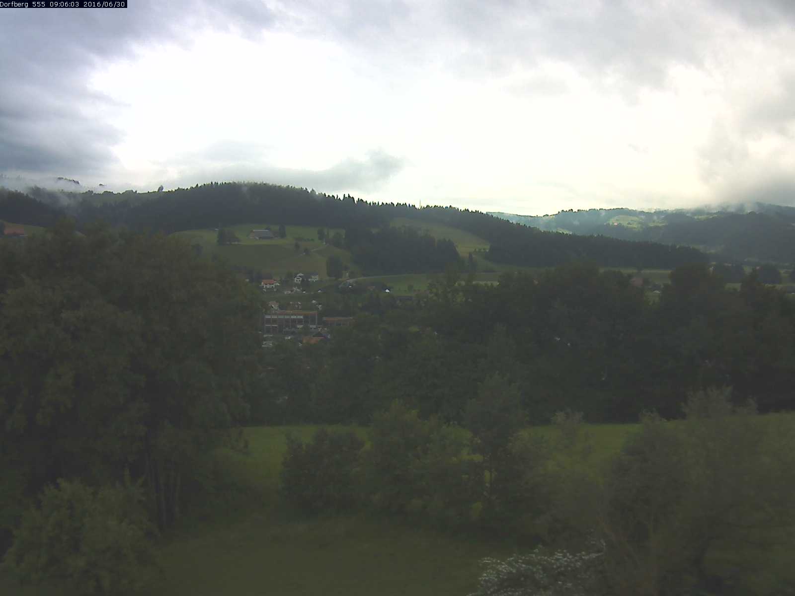 Webcam-Bild: Aussicht vom Dorfberg in Langnau 20160630-090601