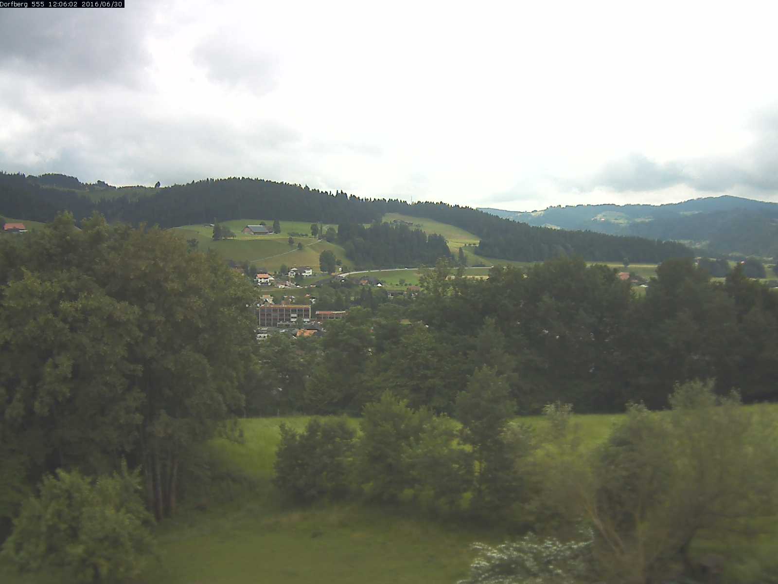 Webcam-Bild: Aussicht vom Dorfberg in Langnau 20160630-120601