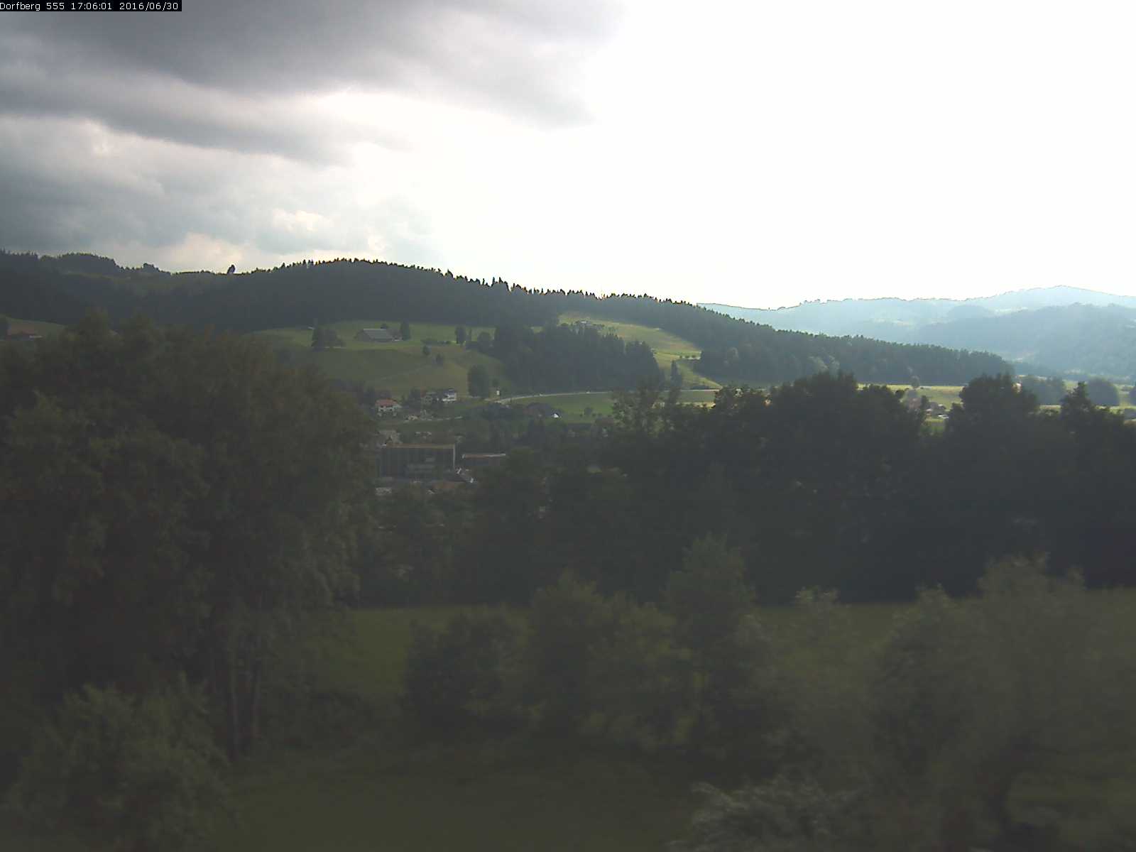 Webcam-Bild: Aussicht vom Dorfberg in Langnau 20160630-170601