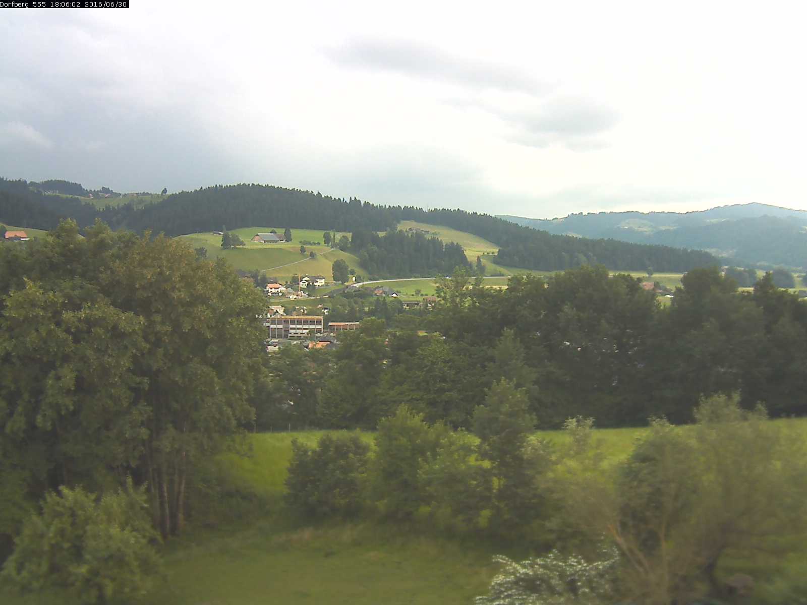 Webcam-Bild: Aussicht vom Dorfberg in Langnau 20160630-180601