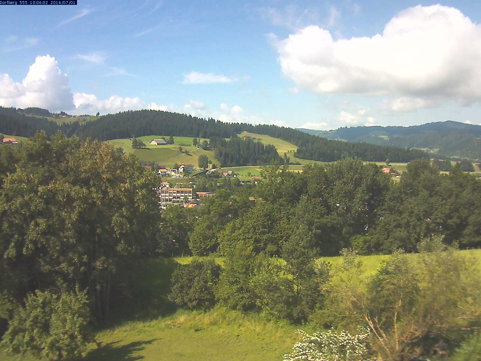 Webcam-Bild: Aussicht vom Dorfberg in Langnau 20160701-100601