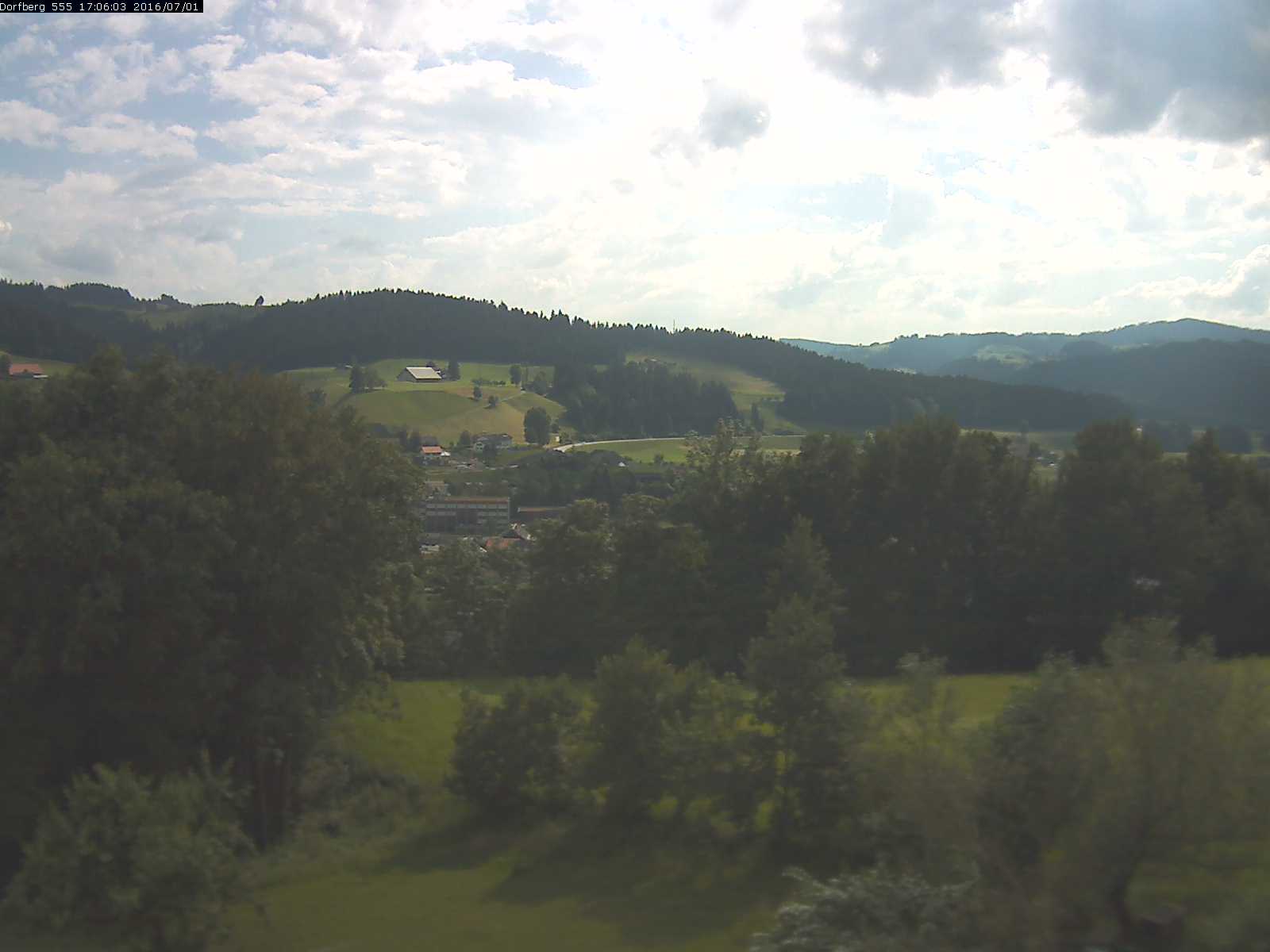 Webcam-Bild: Aussicht vom Dorfberg in Langnau 20160701-170602