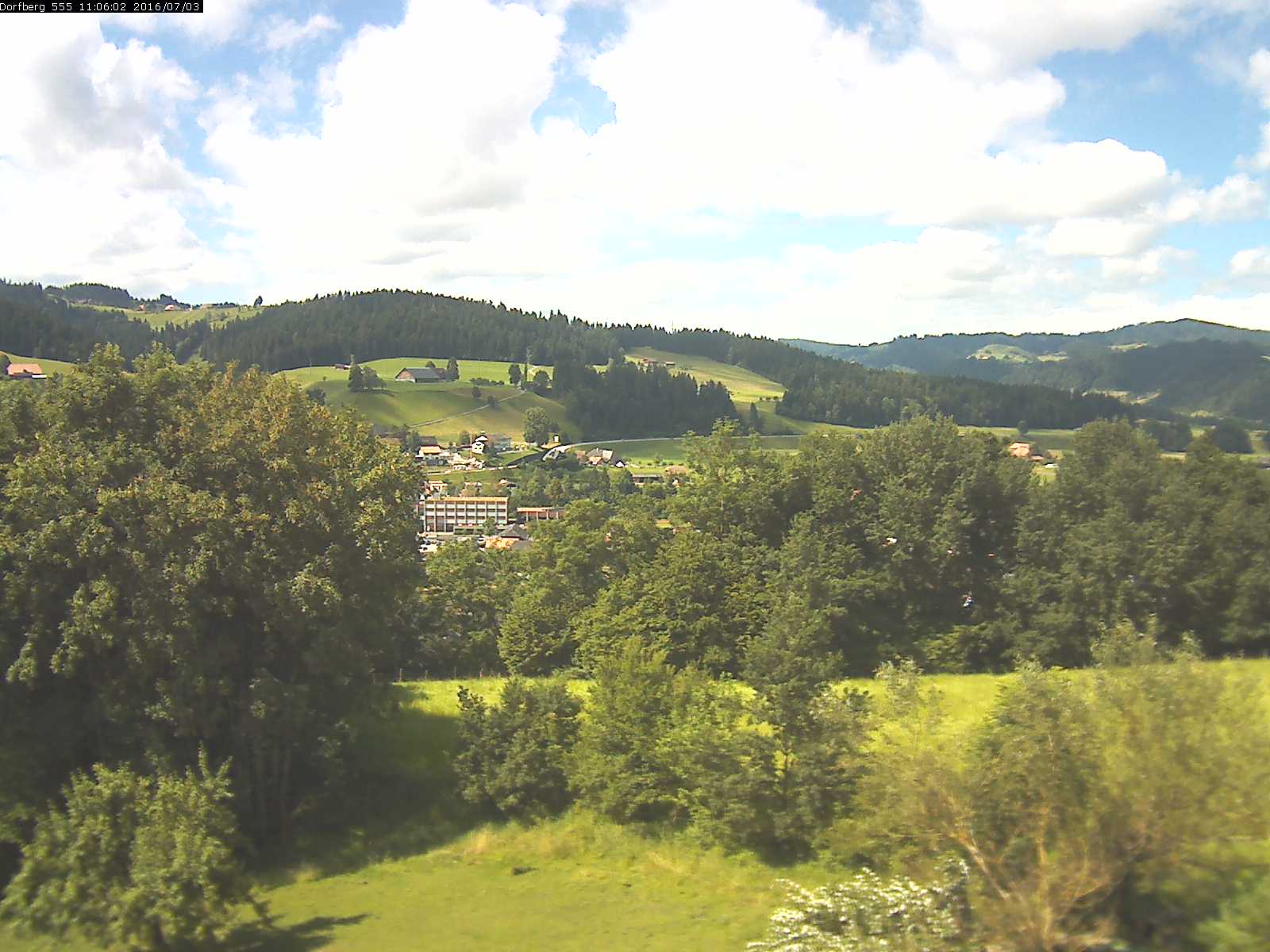 Webcam-Bild: Aussicht vom Dorfberg in Langnau 20160703-110601