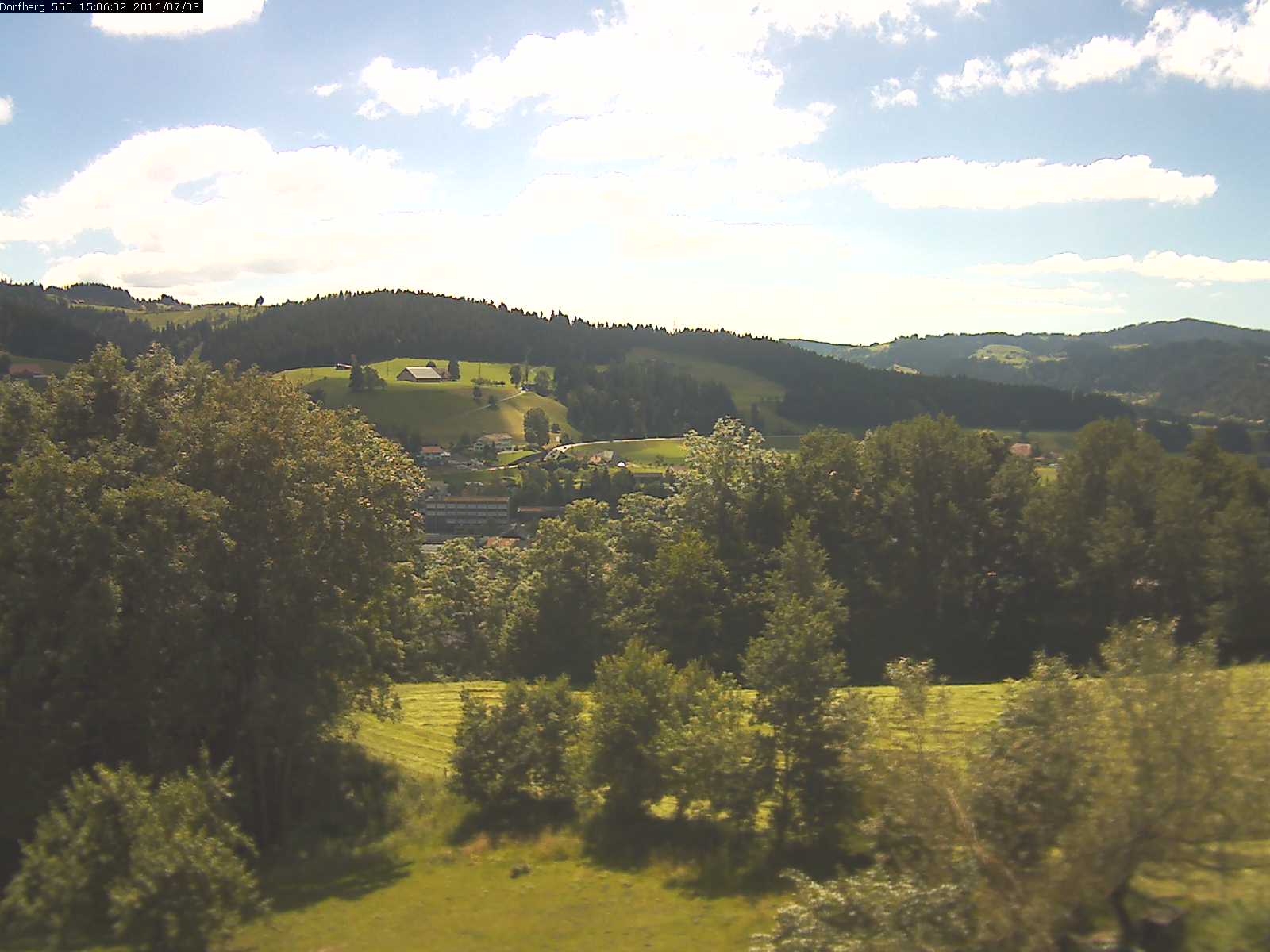 Webcam-Bild: Aussicht vom Dorfberg in Langnau 20160703-150601