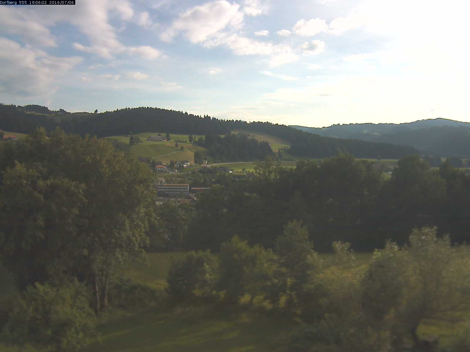 Webcam-Bild: Aussicht vom Dorfberg in Langnau 20160706-190602