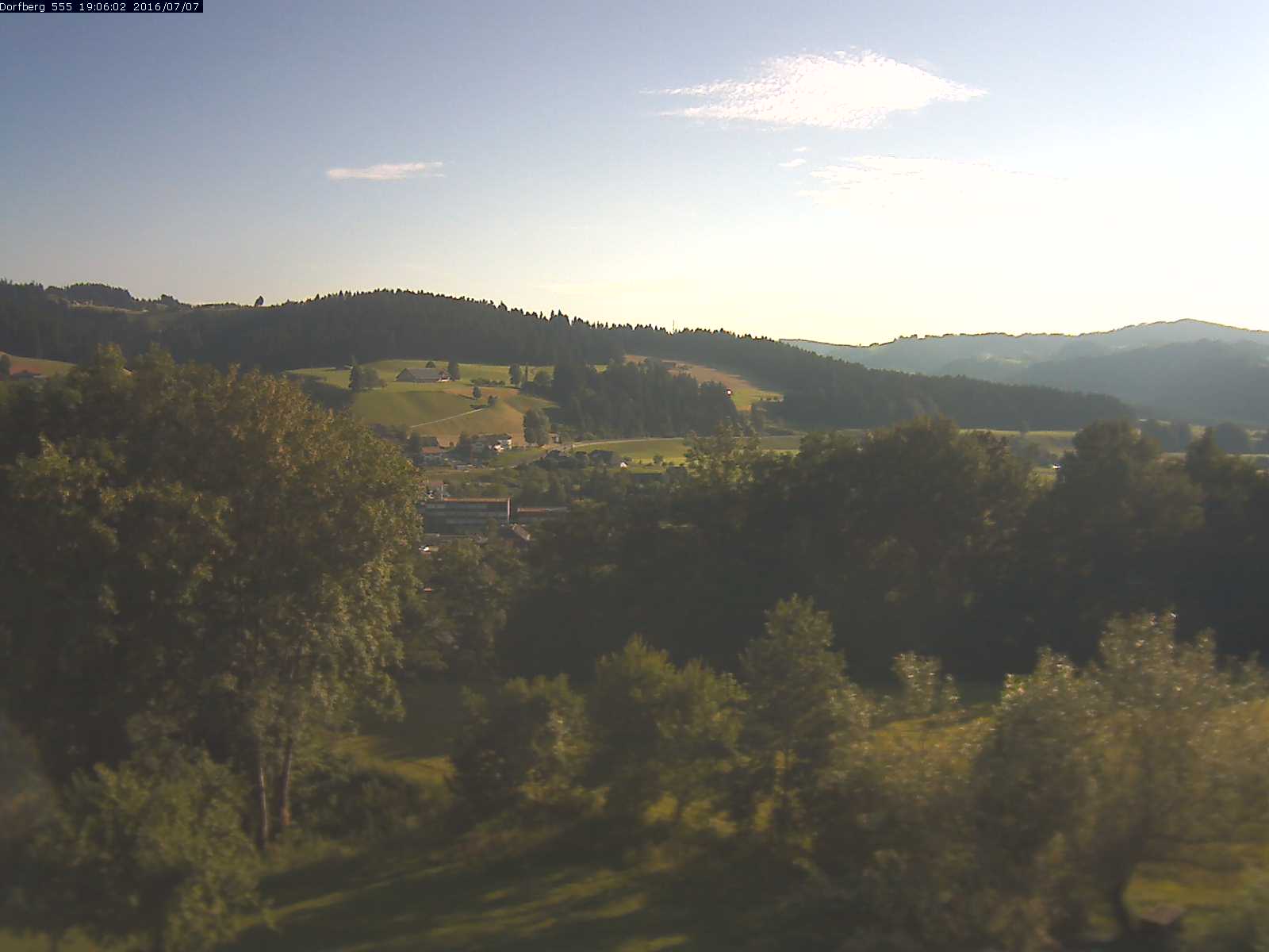 Webcam-Bild: Aussicht vom Dorfberg in Langnau 20160707-190601