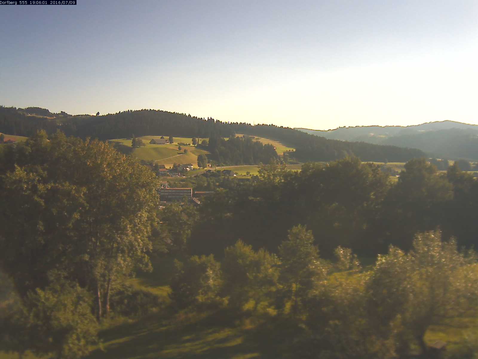 Webcam-Bild: Aussicht vom Dorfberg in Langnau 20160709-190601