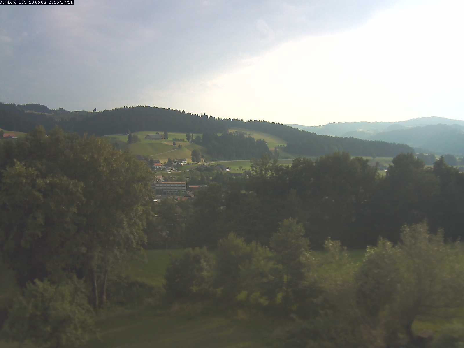 Webcam-Bild: Aussicht vom Dorfberg in Langnau 20160711-190601
