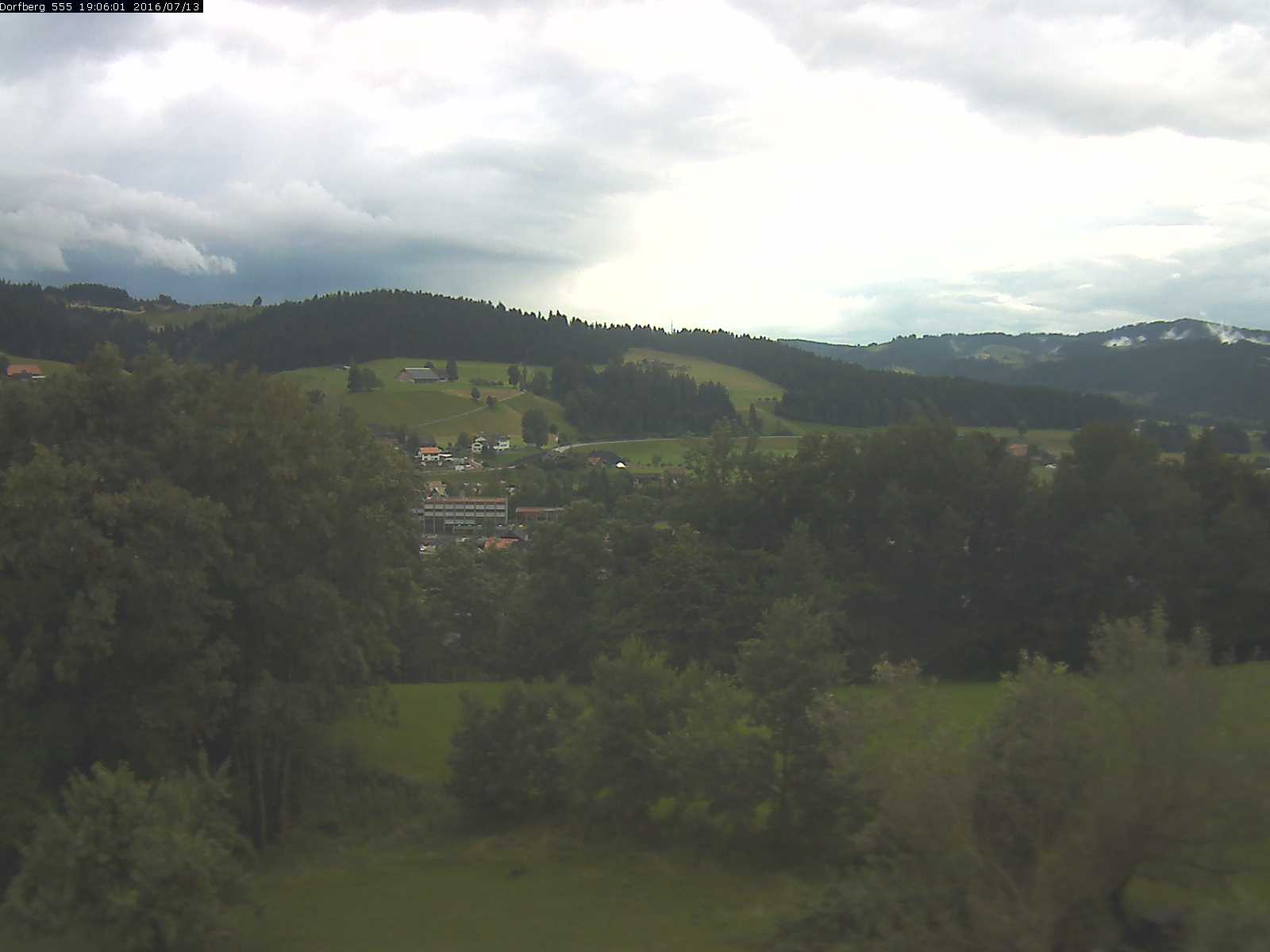 Webcam-Bild: Aussicht vom Dorfberg in Langnau 20160713-190601