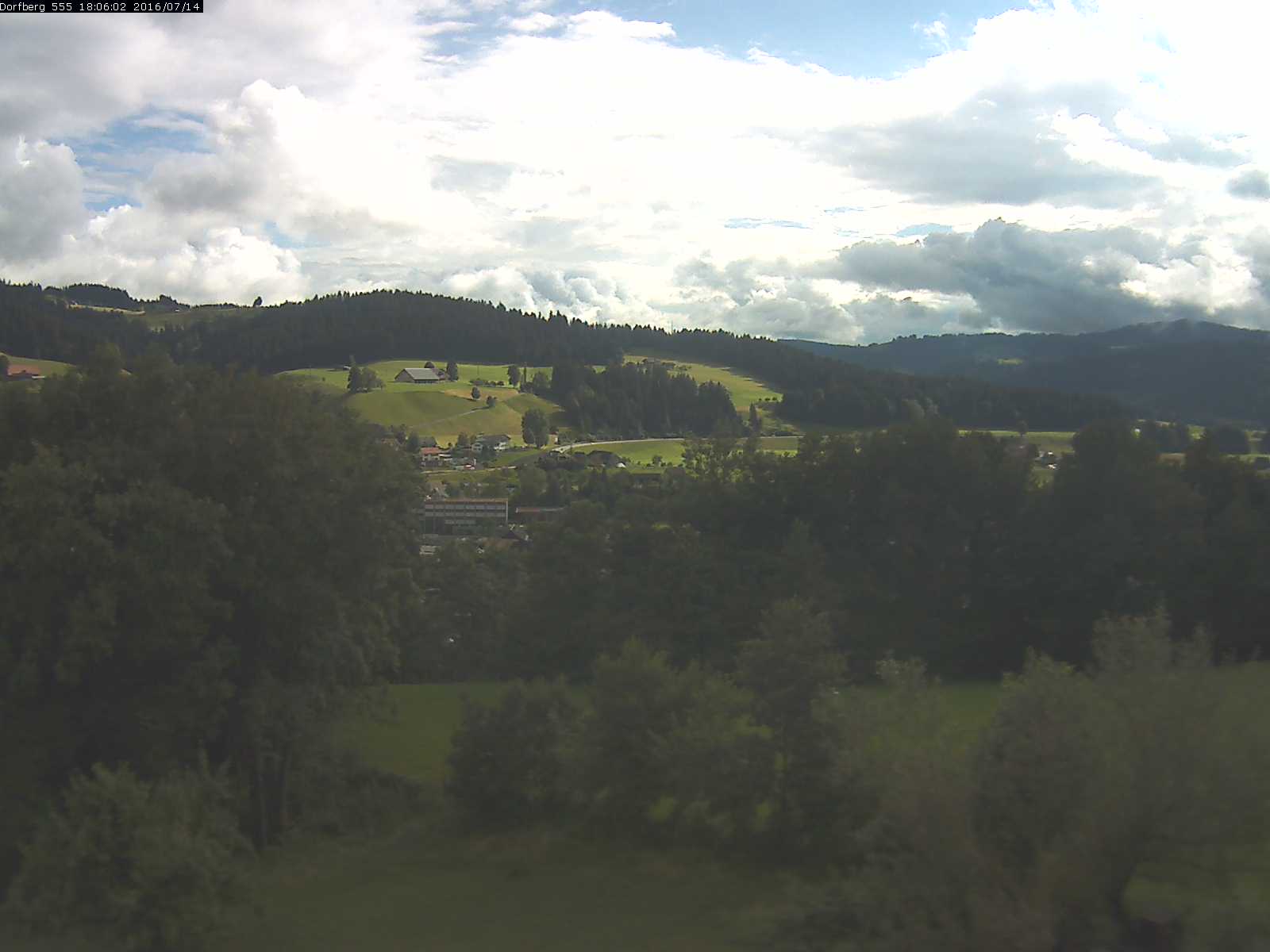 Webcam-Bild: Aussicht vom Dorfberg in Langnau 20160714-180601