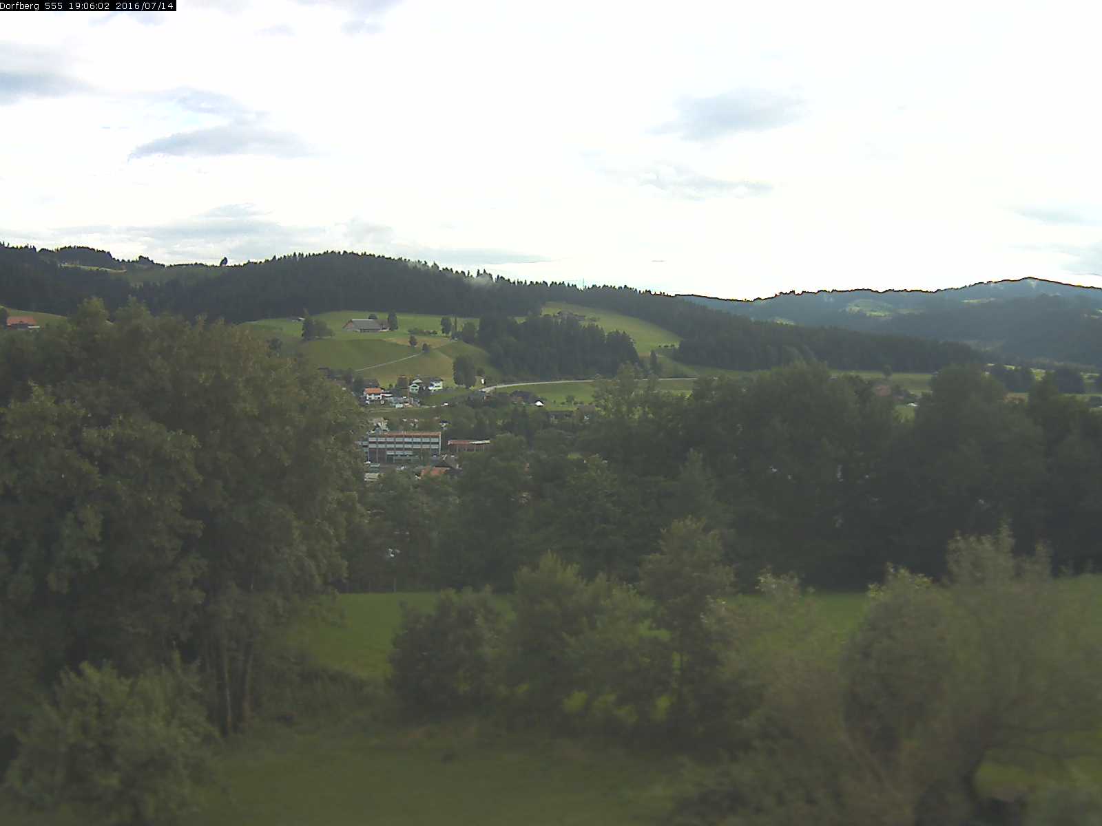 Webcam-Bild: Aussicht vom Dorfberg in Langnau 20160714-190601