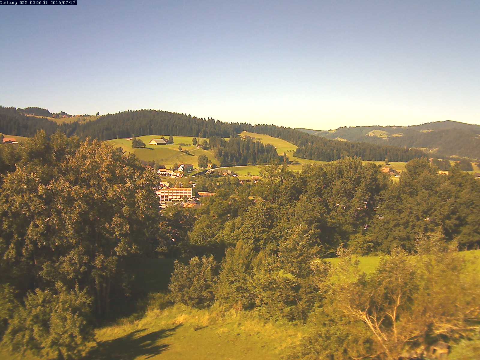 Webcam-Bild: Aussicht vom Dorfberg in Langnau 20160717-090601